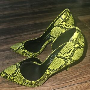 Jessica Simpson Neon Yellow Snake-Print Pointed-Toe Pumps
